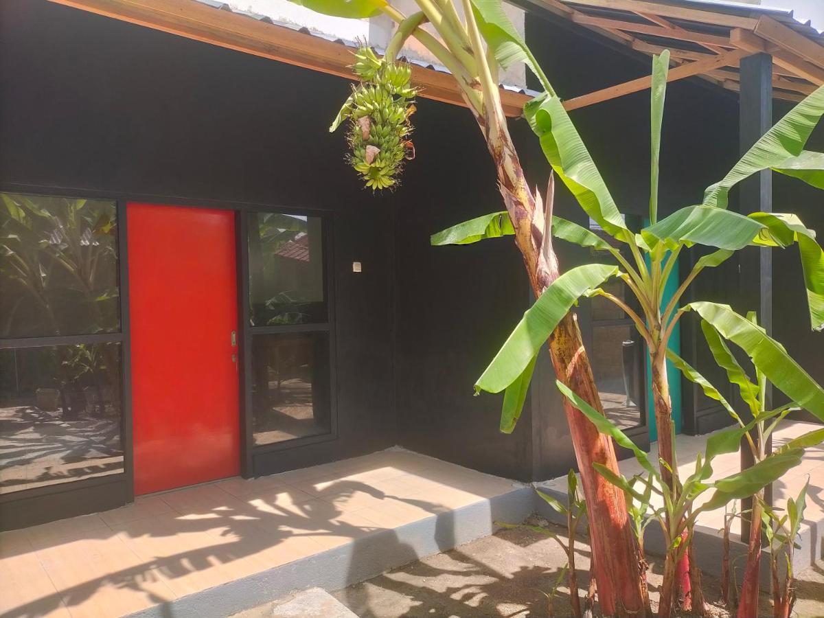 Dragonfly Hostel And Homestay Batununggul Ngoại thất bức ảnh